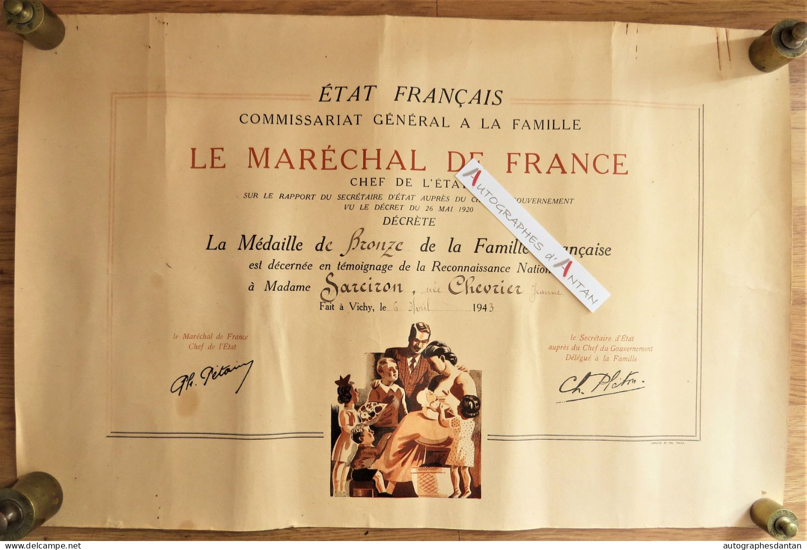 ● Diplôme 1943 Médaille De Bronze De La Famille Française Chevrier / Sarciron - Etat Français Vichy Maréchal Pétain Ww2 - Diploma's En Schoolrapporten