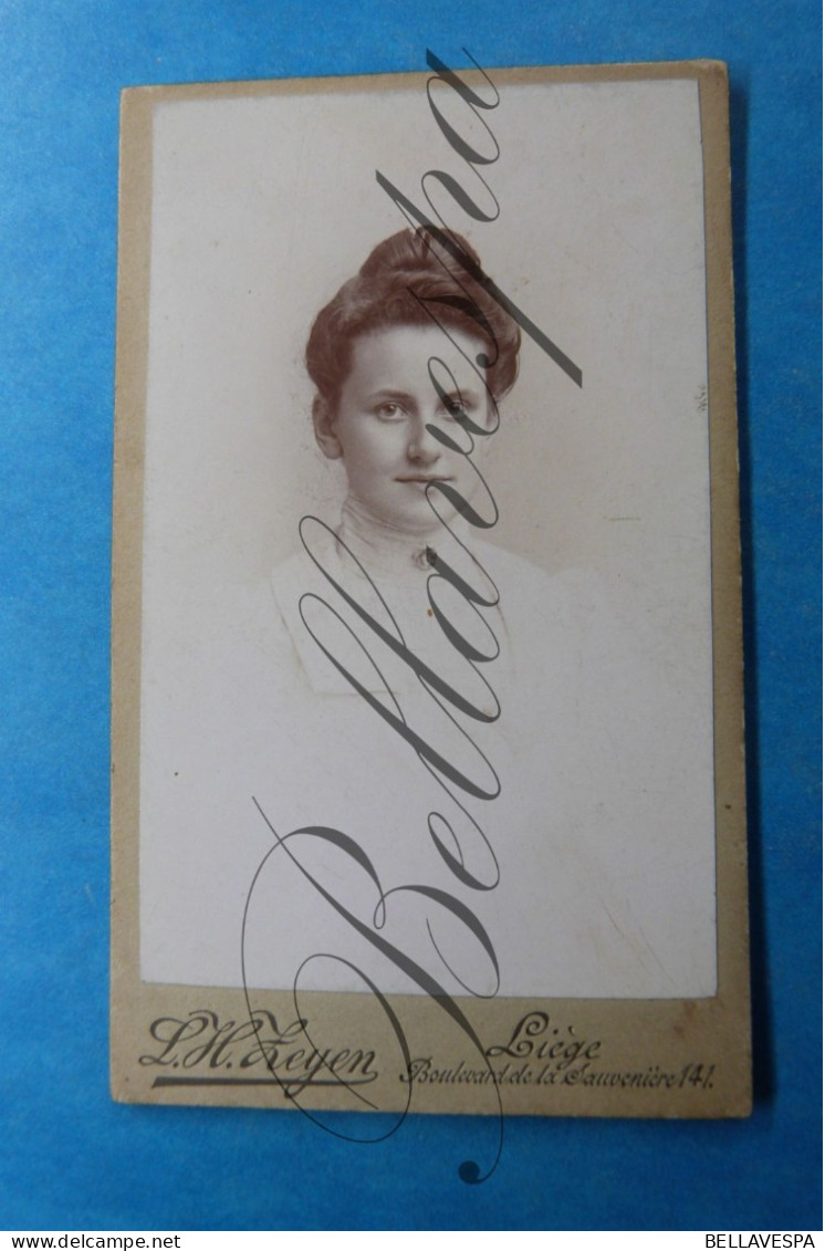 C.D.V. Carte De Visite. Atelier Portret Photo L.H. ZEYEN  Liège Cecile DEMARTEAU 1902 - Identified Persons