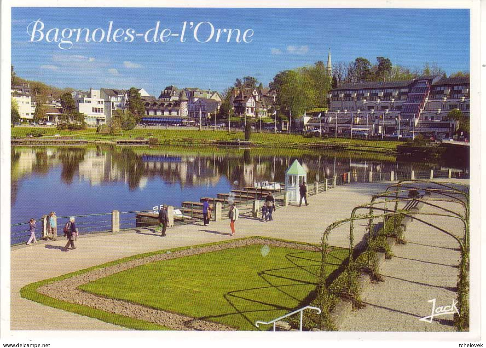 (61). Bagnoles De L'Orne. 61.022.43 Vue Aérienne. Gare SNCF & 77 Chapelle Ste Genevieve & 22 Casino & (2) - Bagnoles De L'Orne