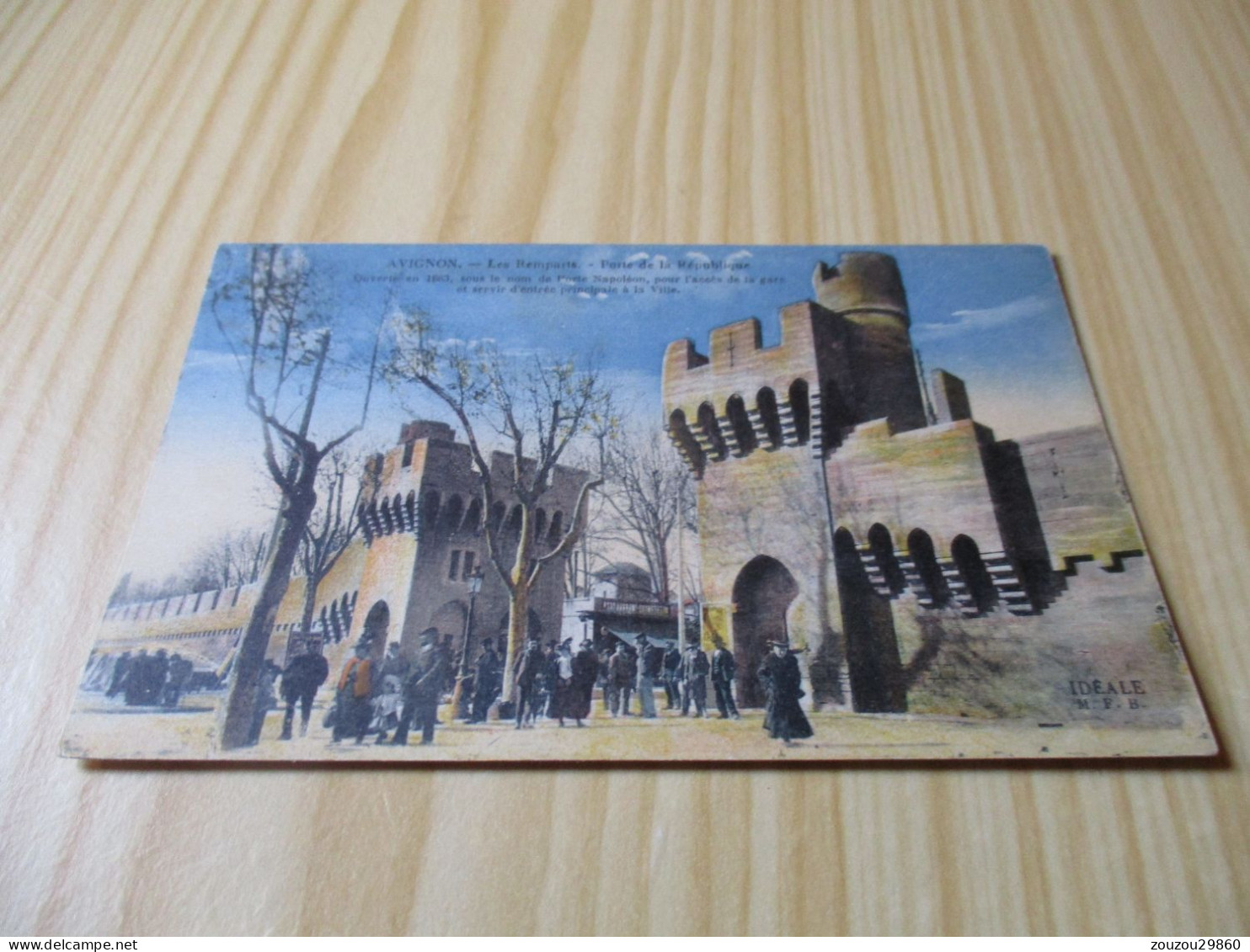 CPA Avignon (84).Les Remparts - Porte De La République - Carte Animée. - Avignon