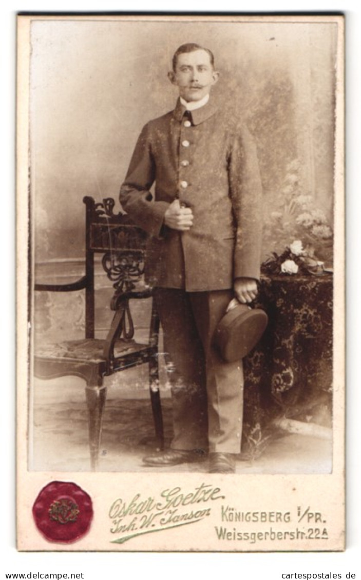 Fotografie Oskar Goetze, Königsberg I /Pr., Weissgerberstrasse 22 A, Portrait Soldat In Unioform Mit Schirmmütze  - Personnes Anonymes
