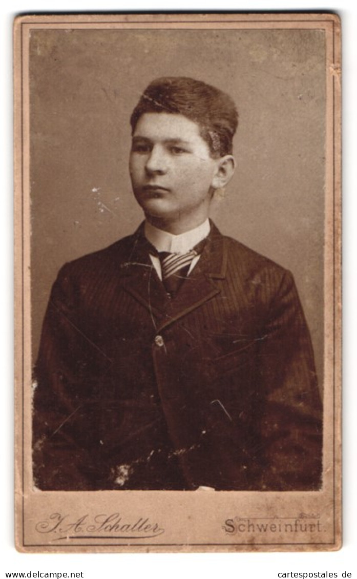 Fotografie J. A. Schaller, Schweinfurt A. Main, Portrait Junger Herr Im Anzug Mit Krawatte  - Personnes Anonymes