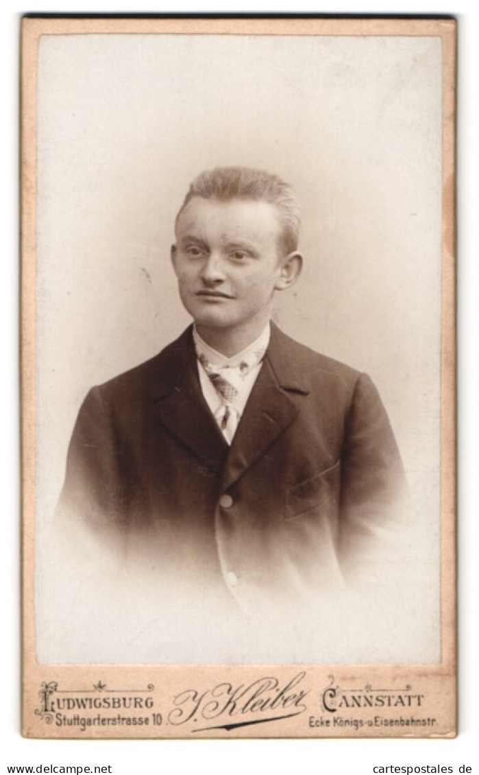 Fotografie J. Kleiber, Cannstatt, Ecke König- Und Eisenbahnstrasse, Portrait Junger Mann Im Anzug Mit Krawatte  - Personnes Anonymes