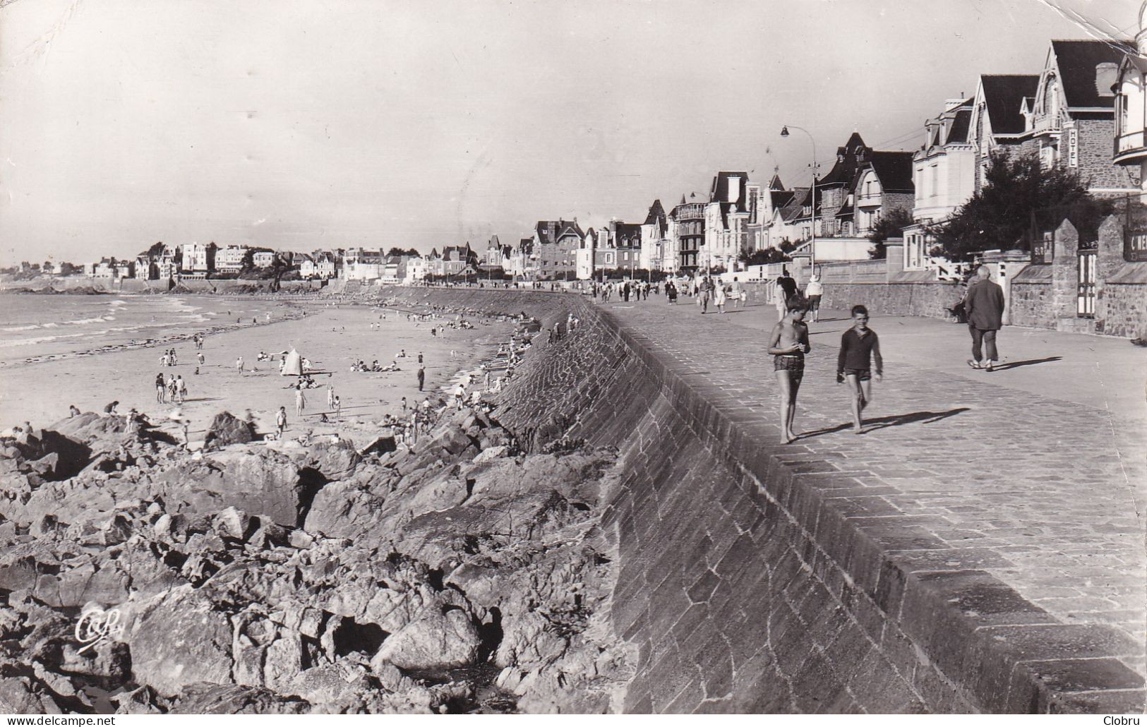 35, Parame, La Plage Et La Digue - Parame