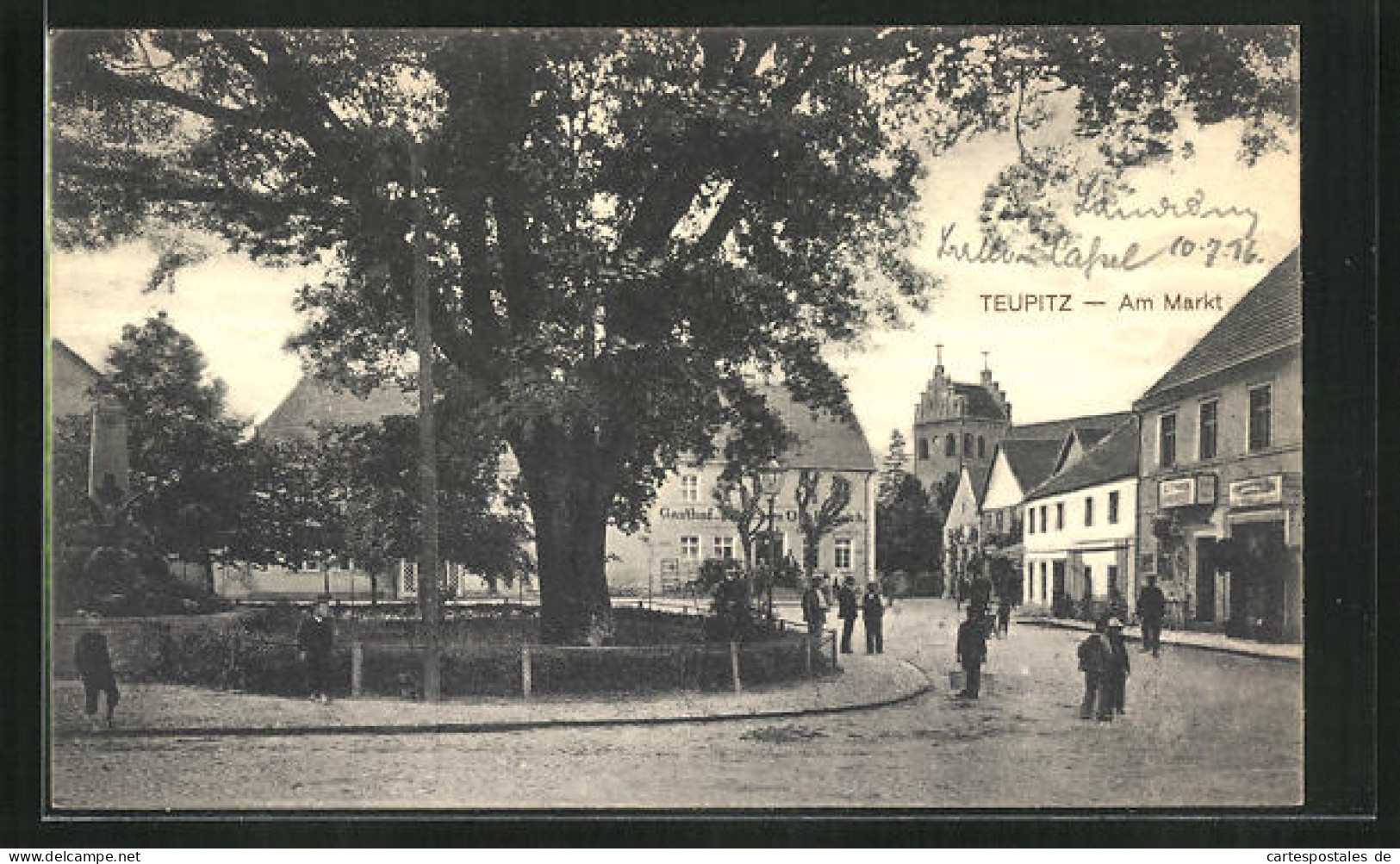 AK Teupitz, Gasthof Zum Goldenen Stern Am Markt Mit Dorfeiche  - Teupitz