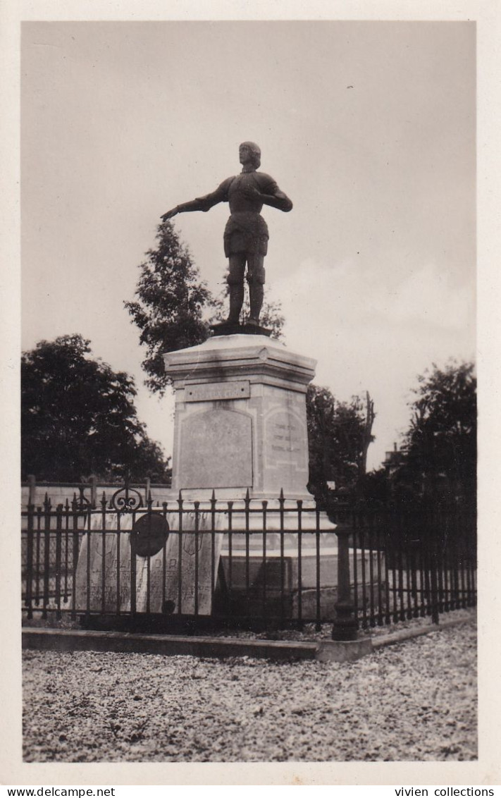 Beaurevoir (02 Aisne) La Statue De Jeanne D'Arc - édit. Réant Type Carte Photo - Autres & Non Classés