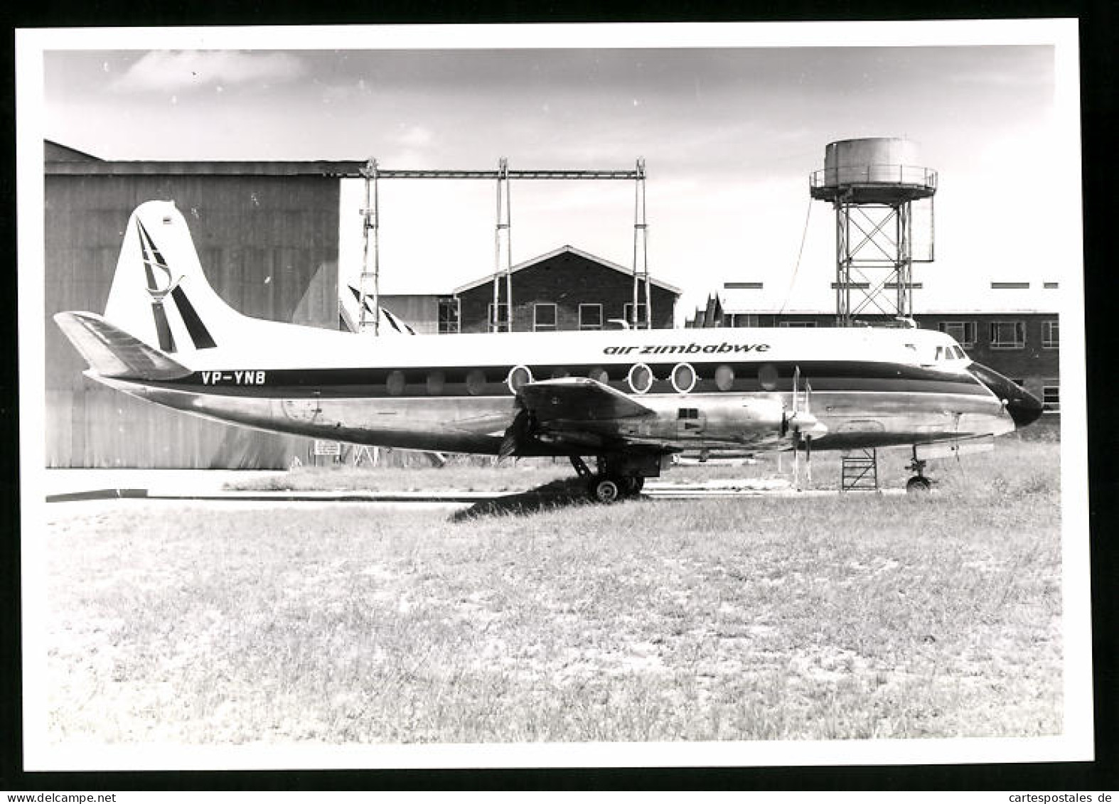 Fotografie Flugzeug Niederdecker, Passagierflugzeug Der Air Zimbabwe, Kennung VP-YNB  - Aviation