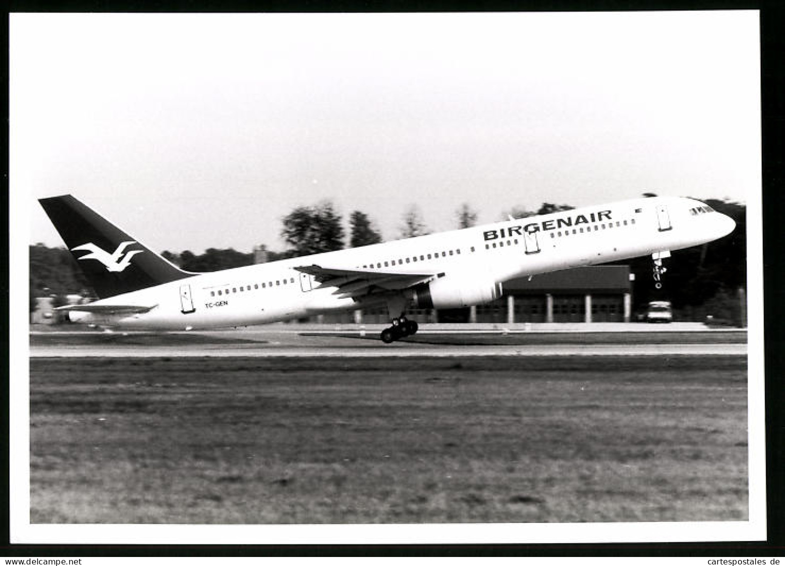 Fotografie Flugzeug Boeing 757, Passagierflugzeug Der Birgenair, Kennung TC-GEN  - Aviation