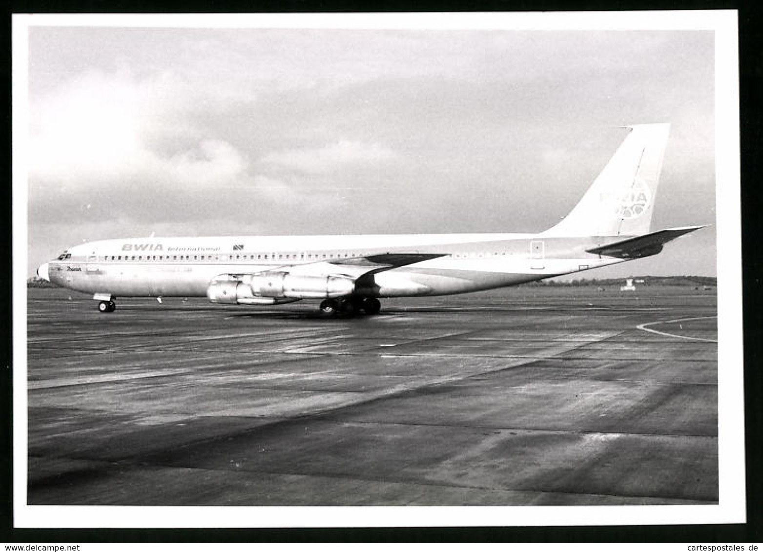 Fotografie Flugzeug Boeing 707, Passagierflugzeug Der BWIA International  - Aviazione