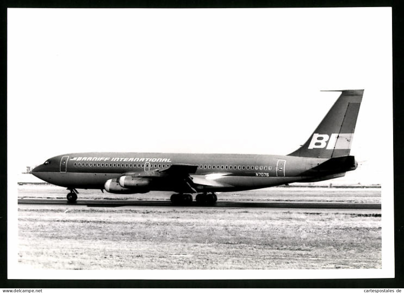 Fotografie Flugzeug Boeing 707, Passagierflugzeug Der Braniff International, Kennung N7076  - Luftfahrt