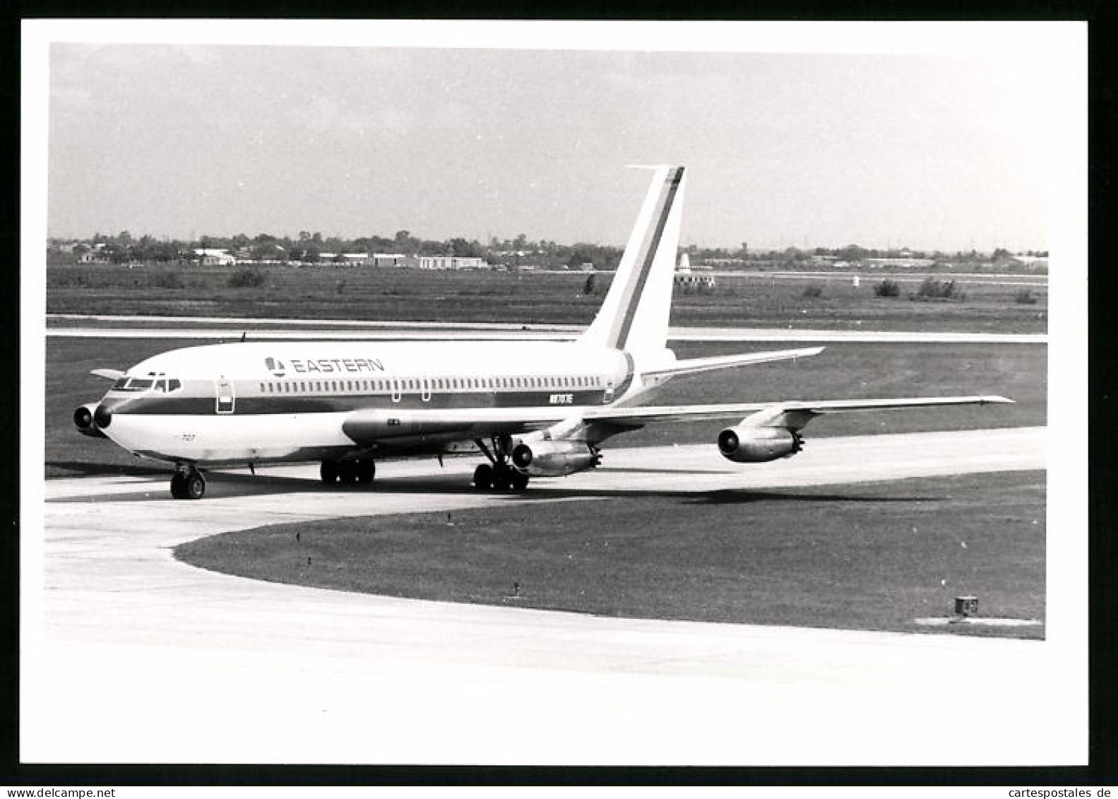 Fotografie Flugzeug Boeing 707, Passagierflugzeug Der Eastern, Kennung N8707E  - Luftfahrt