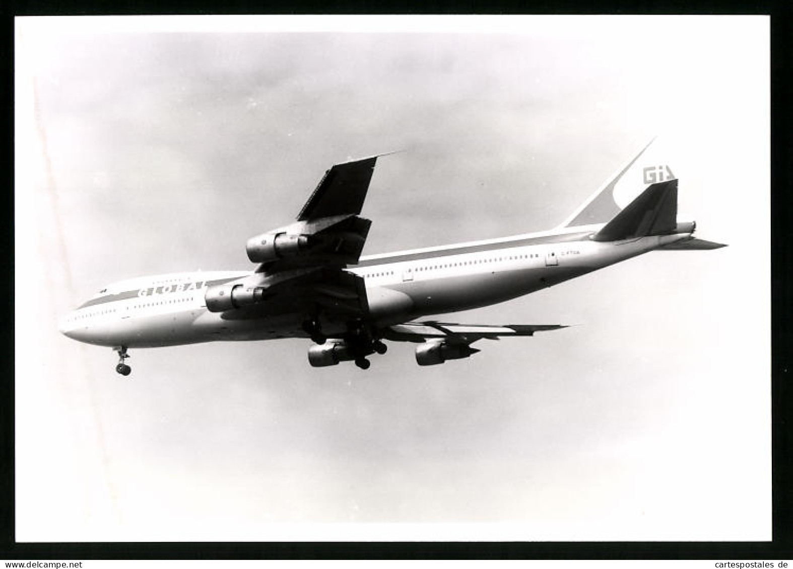 Fotografie Flugzeug Boeing 747 Jumbojet, Passagierflugzeug Der Global Air, Kennung C-FTOA  - Aviation