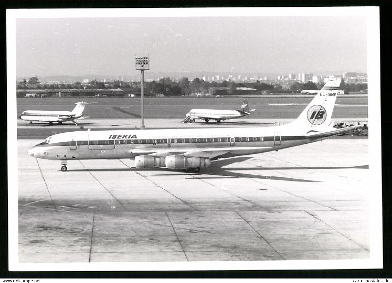 Fotografie Flugzeug Douglas DC-8, Frachtflugzeug Der Iberia, Kennung EC-BMV  - Aviation