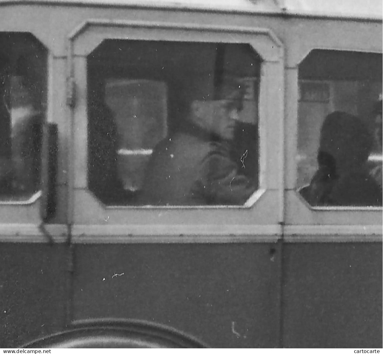 29 027 0524 WW2 WK2 FINISTERE BREST OCCUPATION CAFE RESTAURANT CONTI DEPART AUTOBUS  1940 - War, Military