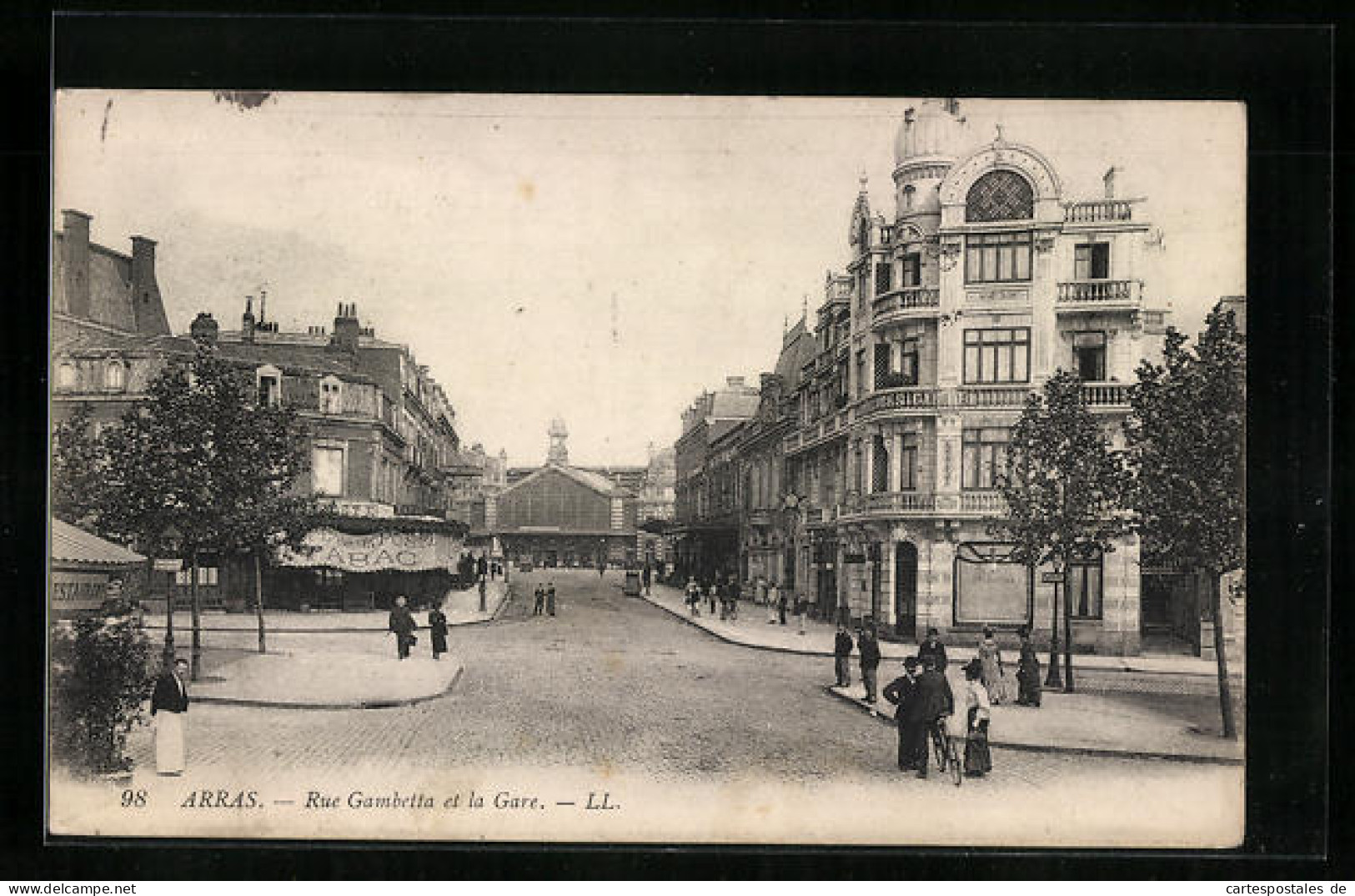 CPA Arras, Rue Gambetta Et La Gare, La Gare Avec Vue De La Rue  - Arras
