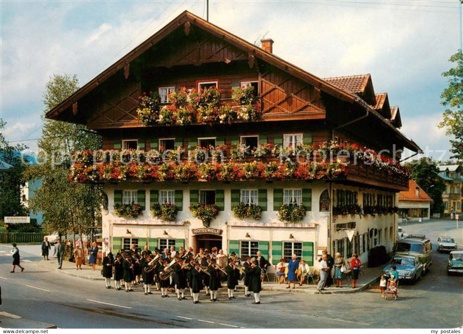 73866627 Oberammergau Hotel Wolf Blumenschmuck Musikkapelle Oberammergau - Oberammergau
