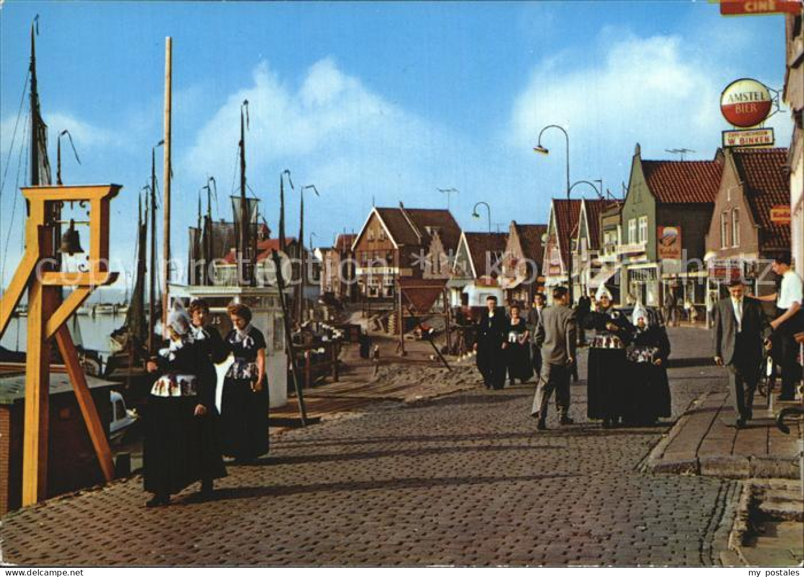 72566477 Volendam Seepromenade Hafen Tracht Volendam - Autres & Non Classés