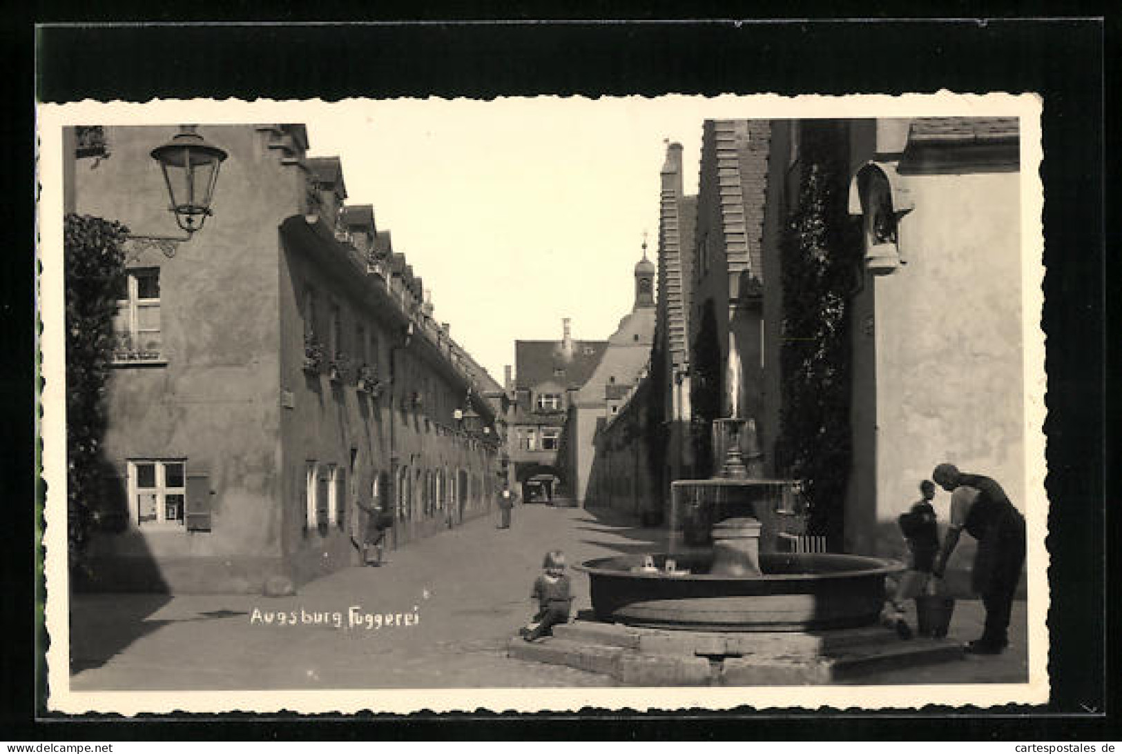 AK Augsburg, Blick Auf Die Fuggerei, Vorn Brunnen Mit Kindern  - Augsburg