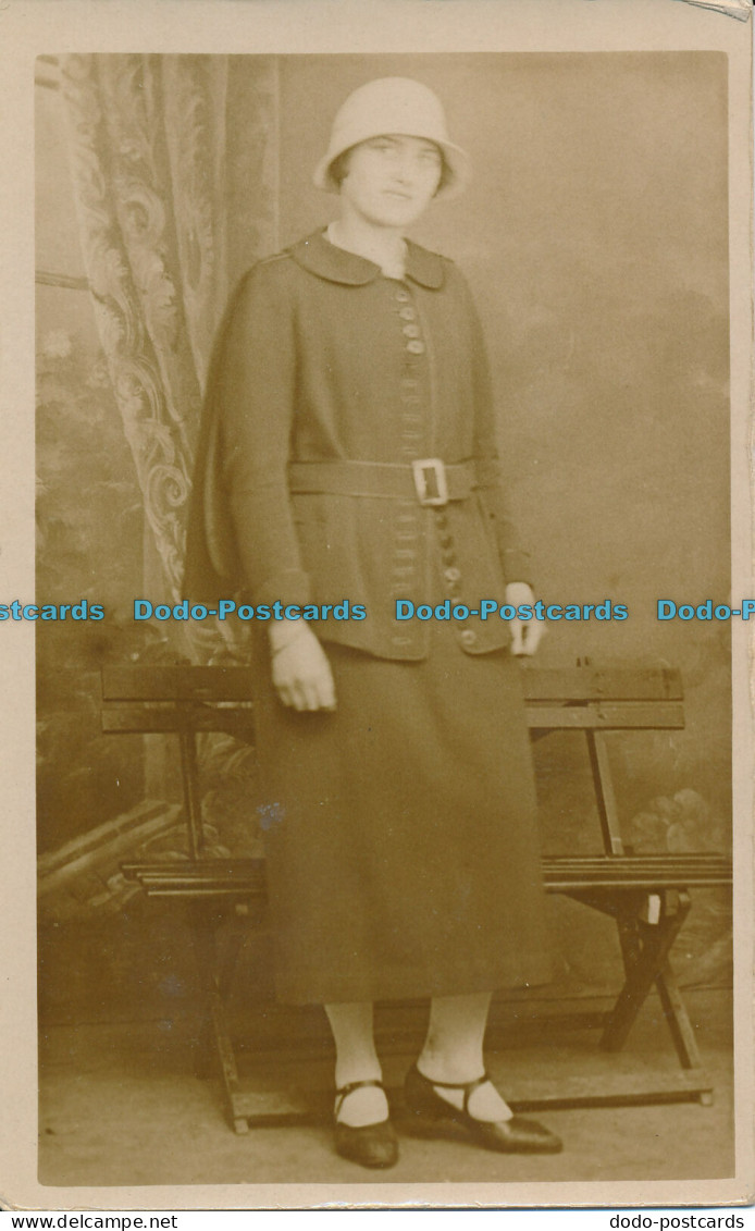 R006582 Old Postcard. Woman. The Fancy Dress - Monde