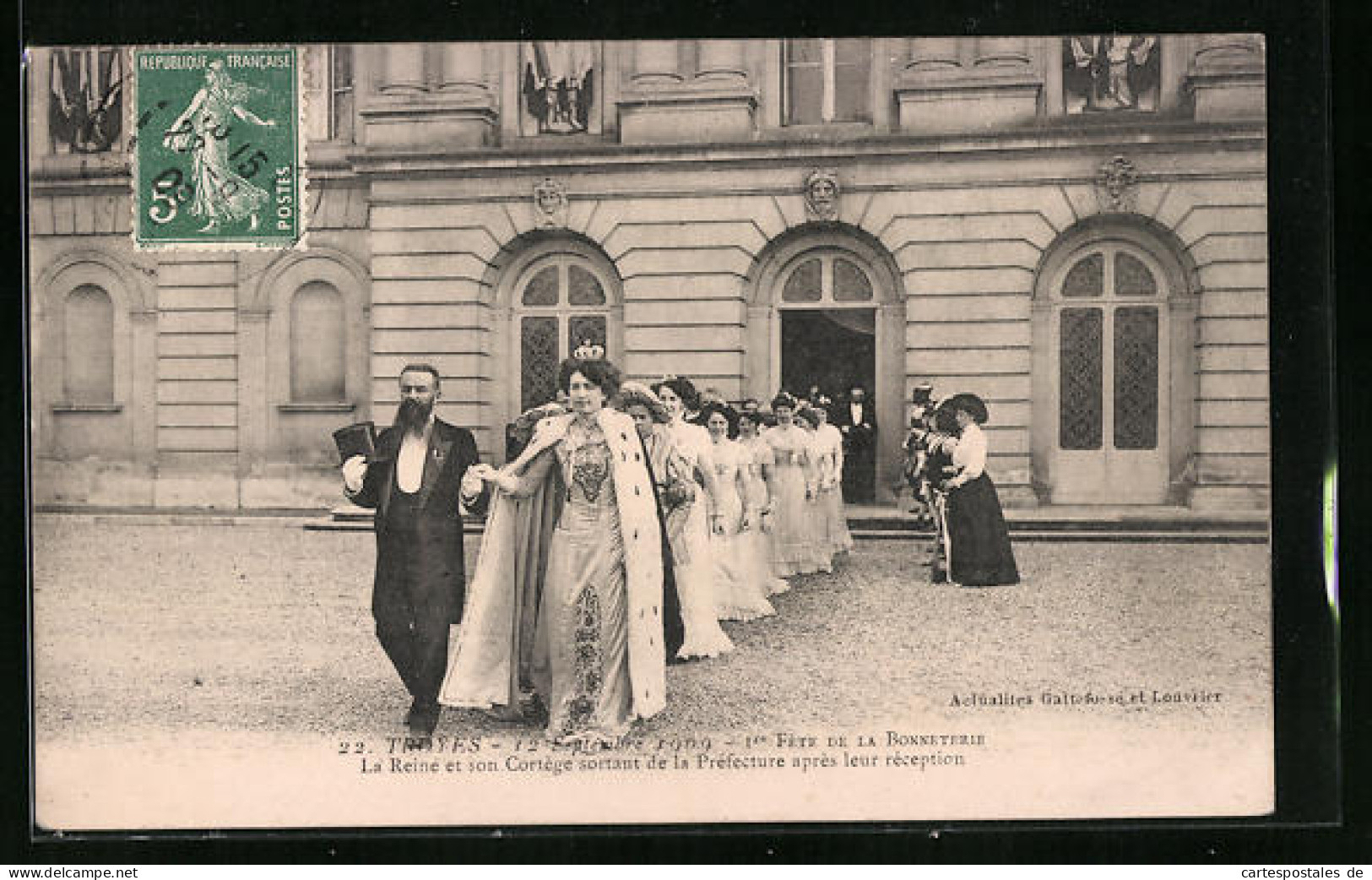 CPA Troyes, La Reine Et Son Cortège Sortant De La Préfecture Après Leur Réception  - Troyes