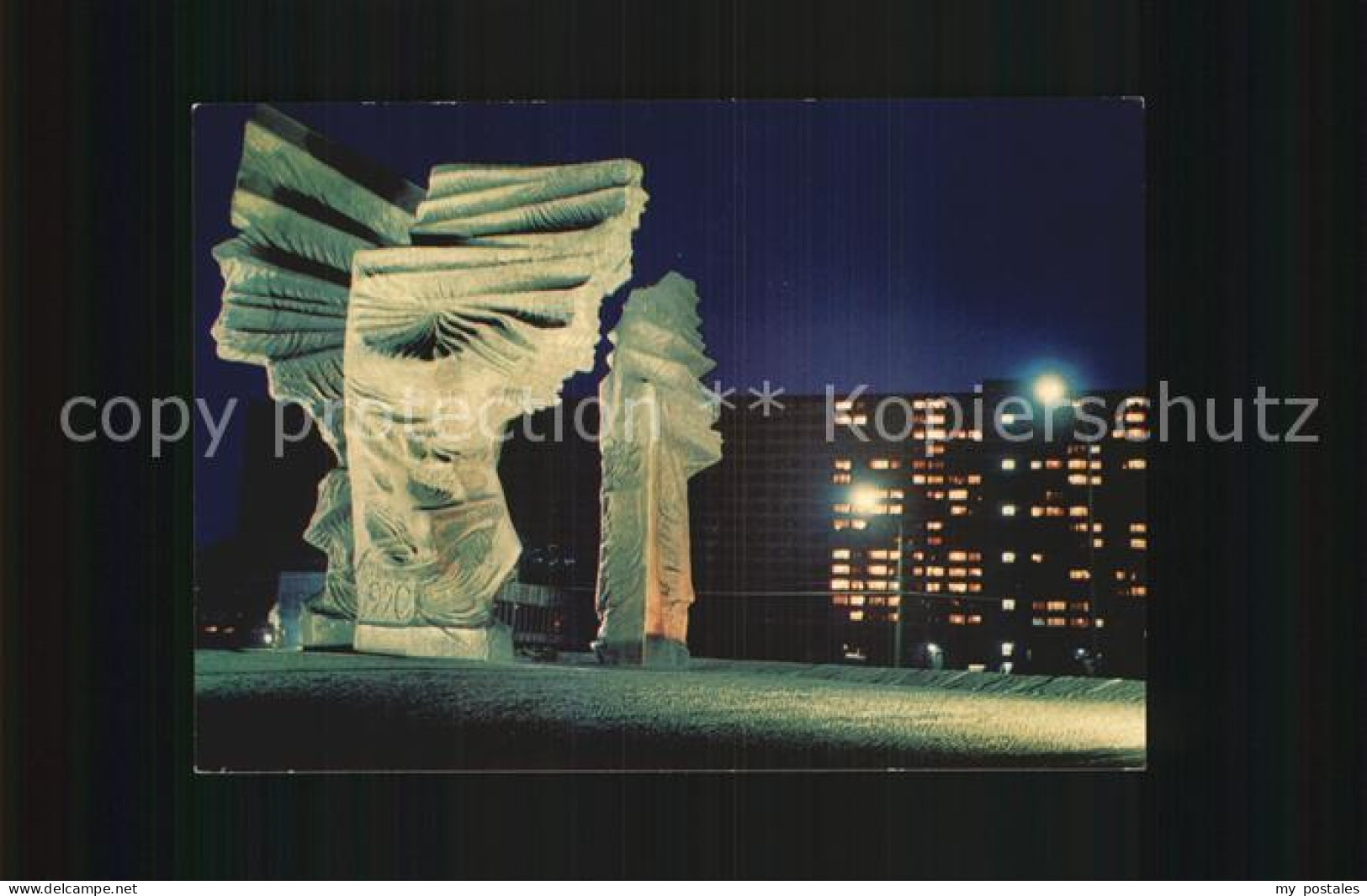 72562936 Katowice Denkmal Nachtaufnahme  - Polen