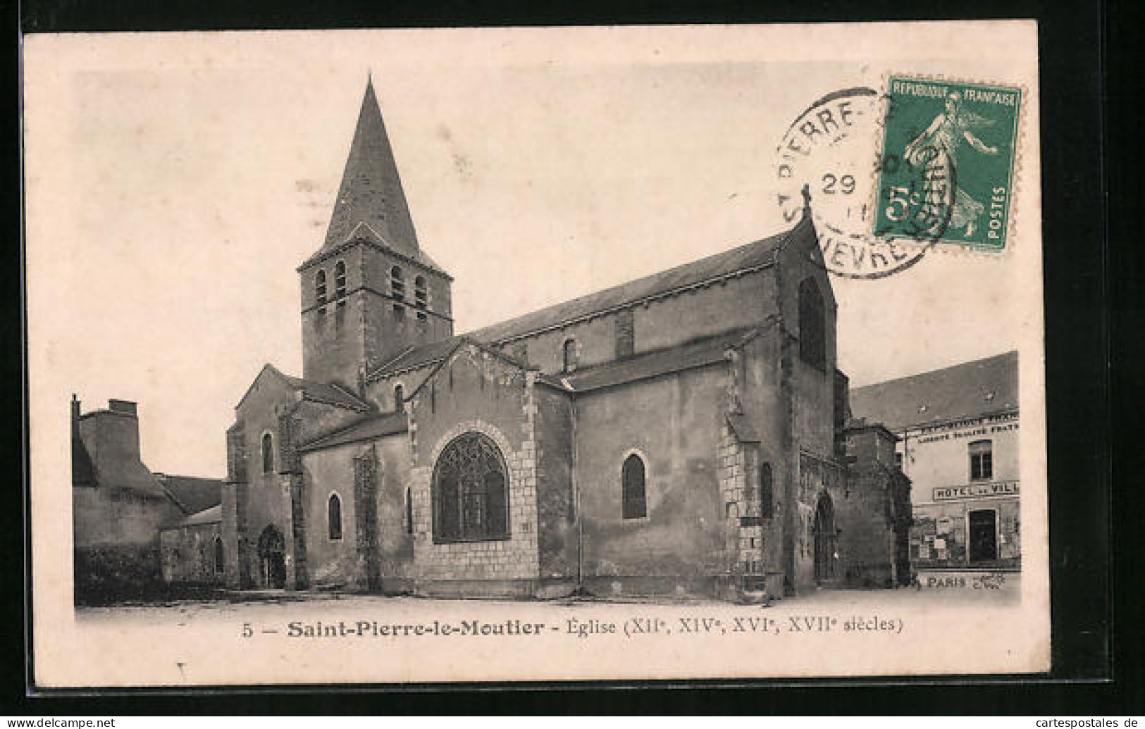 CPA Saint-Pierre-le-Moutier, L`Eglise Et L`Hotel-de-Ville  - Saint Pierre Le Moutier