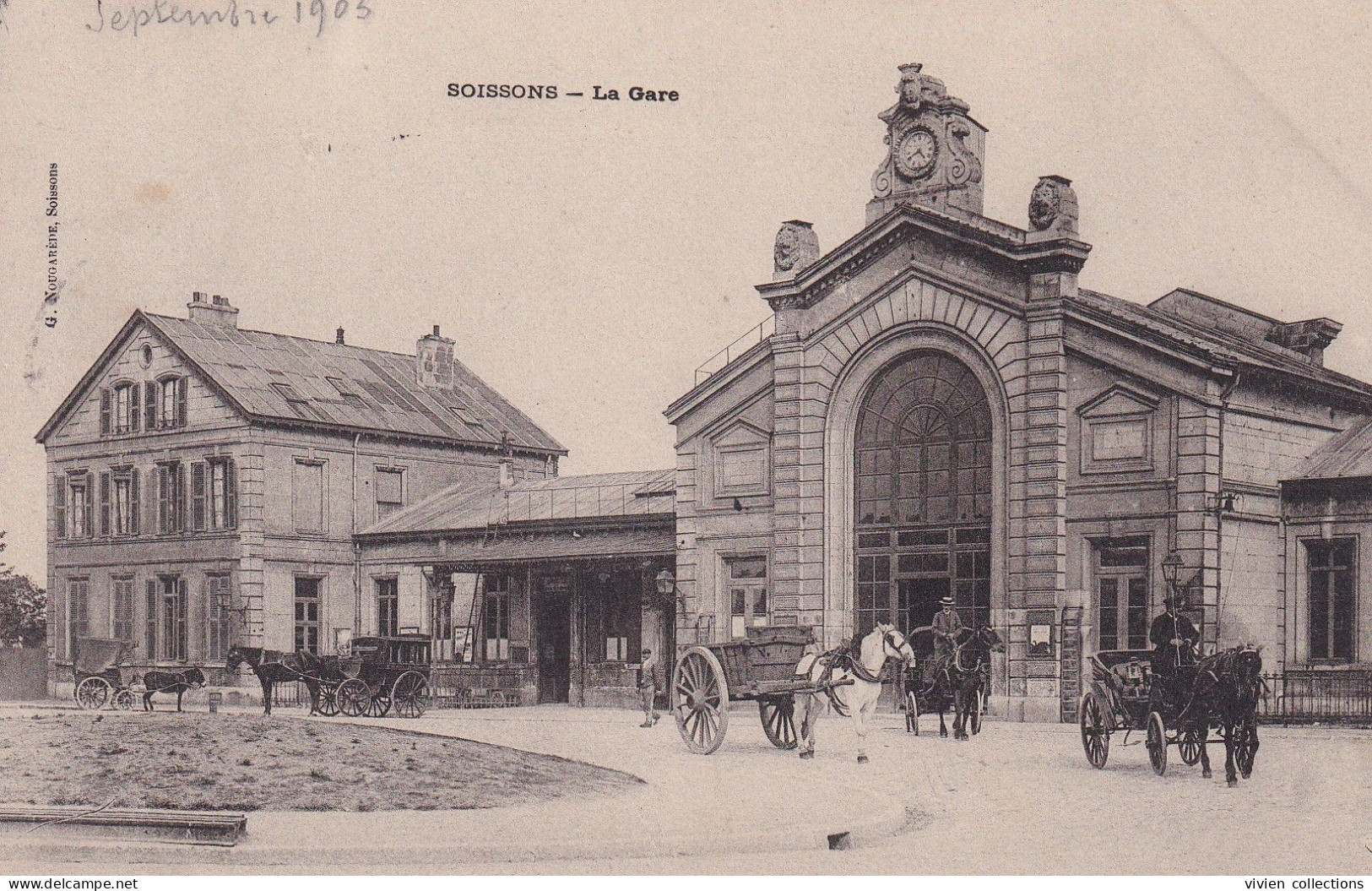 Soissons (02 Aisne) La Gare - Attelages Et Diligence - édit. Nougarède Circulée 1905 - Soissons