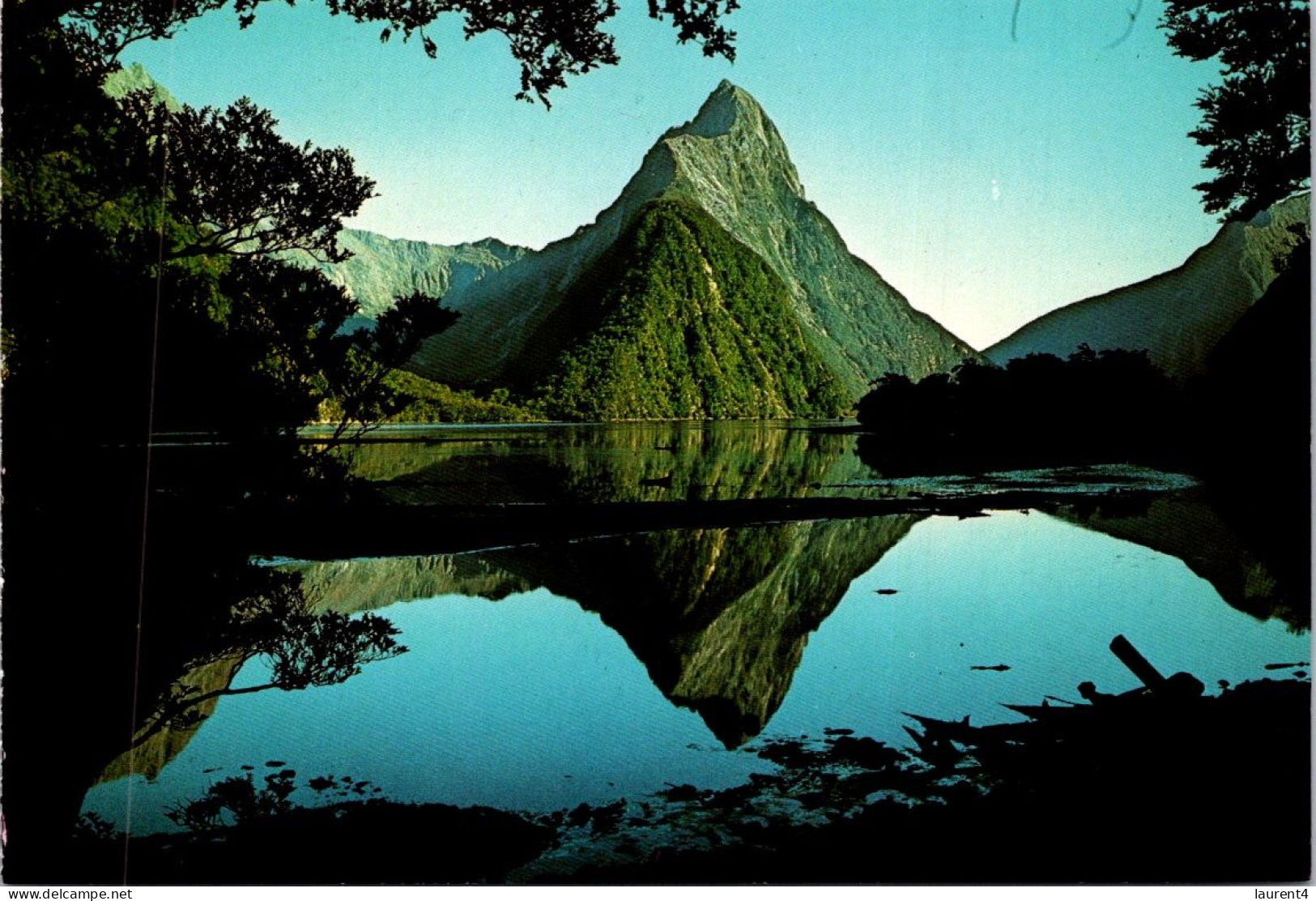 19-5-2024 (5 Z 35) New Zealand - Mitre Peak (UNESCO) & Milford Sound (2 Postcard) - Neuseeland
