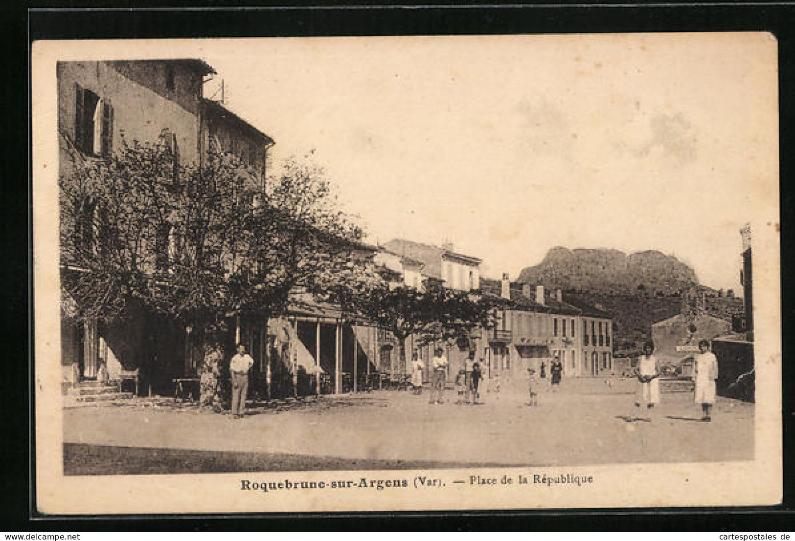 CPA Roquebrunne-sur-Argens, Place De La République  - Other & Unclassified