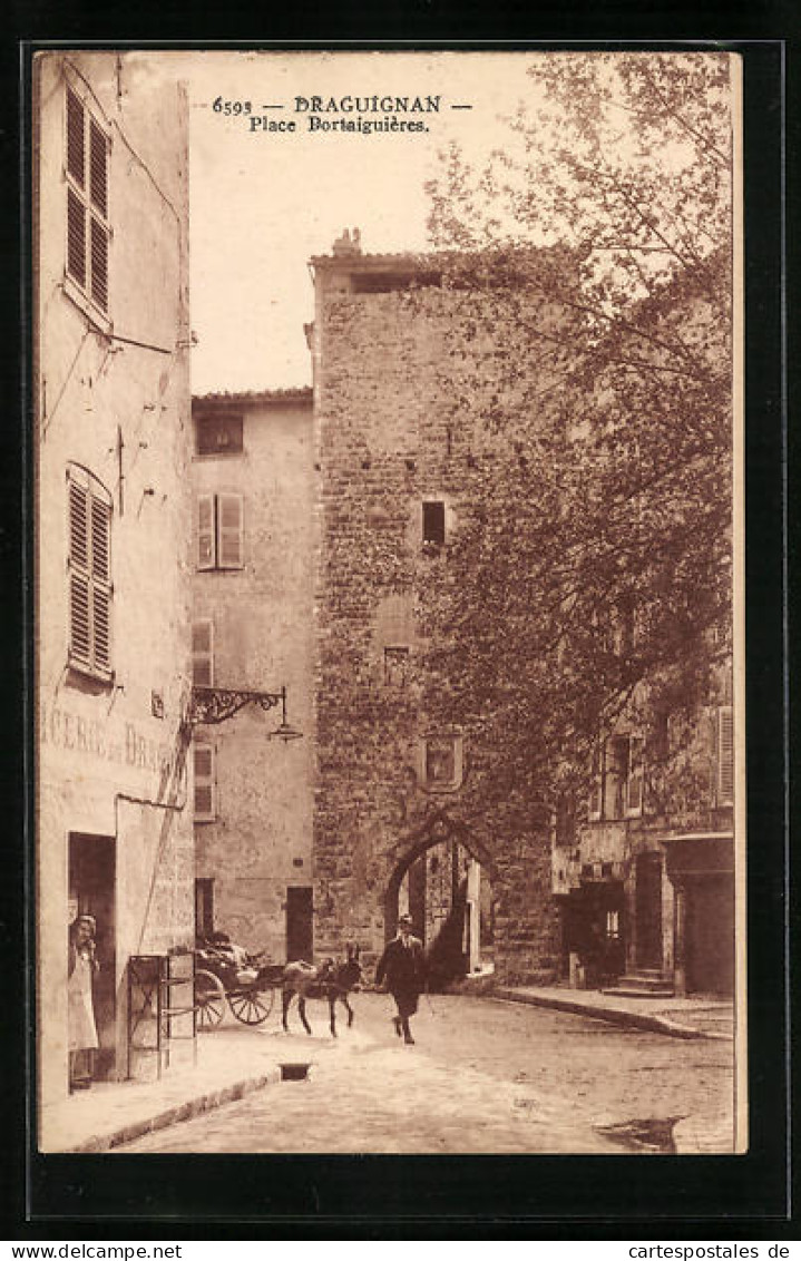 CPA Draguignan, Place Portaiguières  - Draguignan