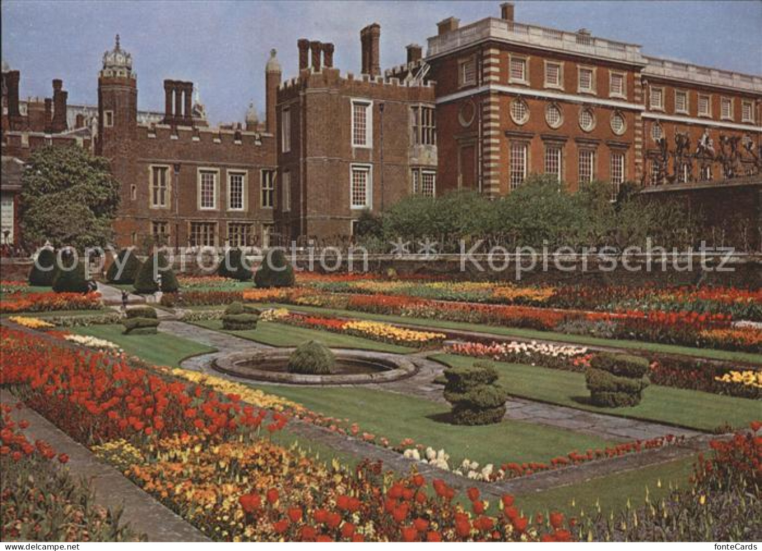 71961375 Middlesex Hampton Court Palace From The Pond Garden - Autres & Non Classés