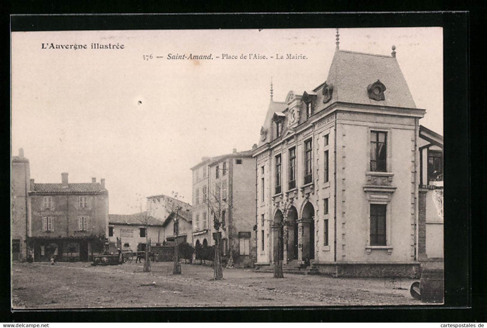 CPA Saint-Amand, Place De L`Aise, La Mairie  - Sonstige & Ohne Zuordnung