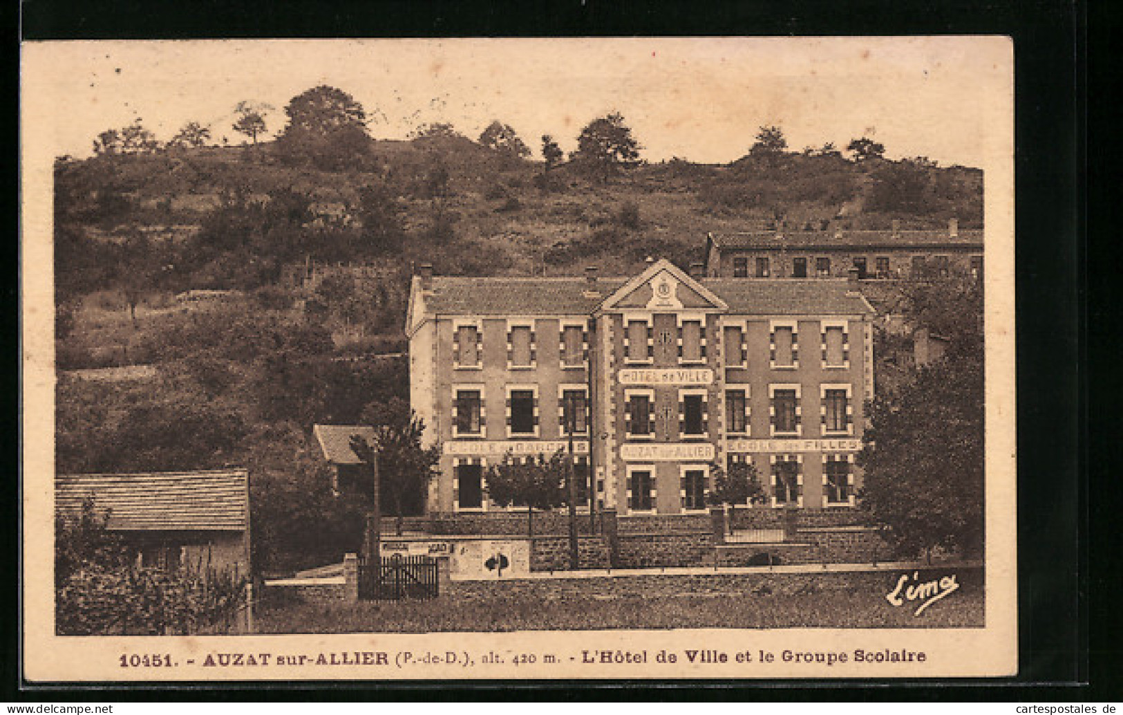 CPA Auzat-sur-Allier, L`Hotel De Ville Et Le Groupe Scolaire  - Sonstige & Ohne Zuordnung