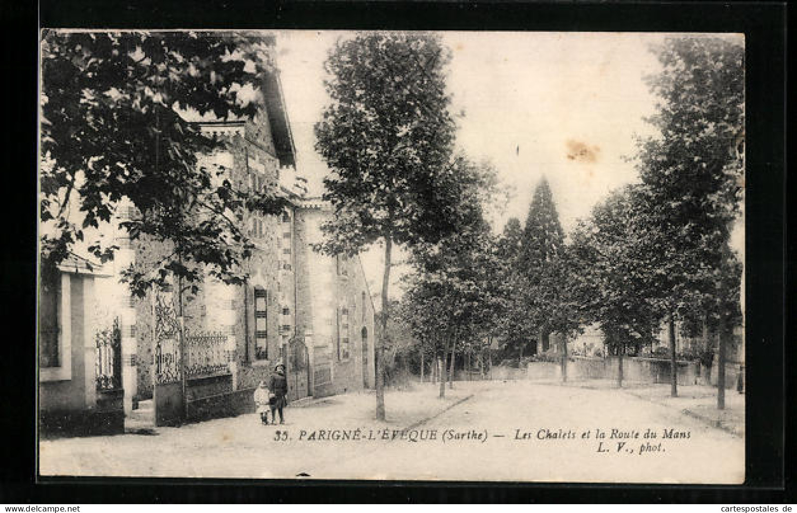 CPA Parigné-l`Eveque, Les Chalets Et La Route Du Mans  - Le Mans