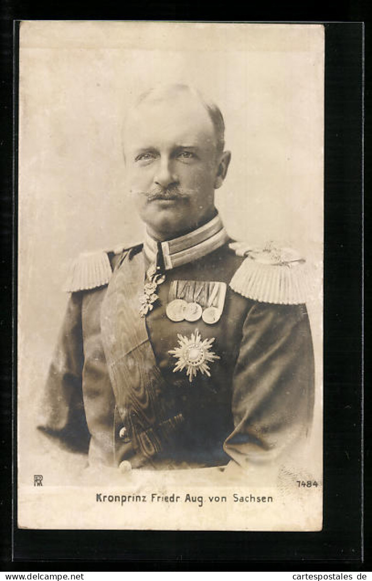 AK Kronprinz Friedrich August Von Sachsen In Uniform Mit Orden  - Familles Royales