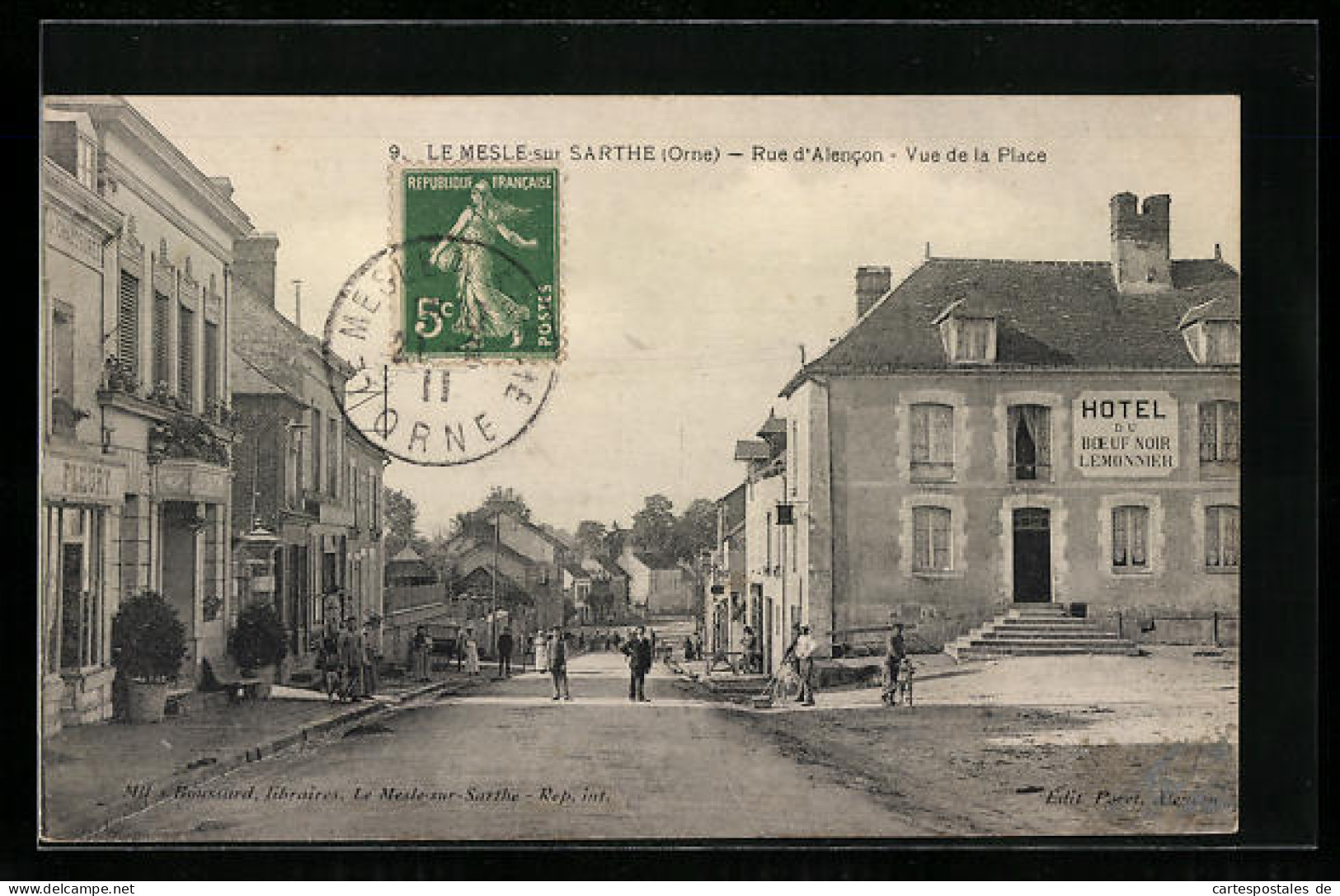 CPA Le Mesle-sur-Sarthe, Rue D`Alencon, Vue De La Place  - Alencon