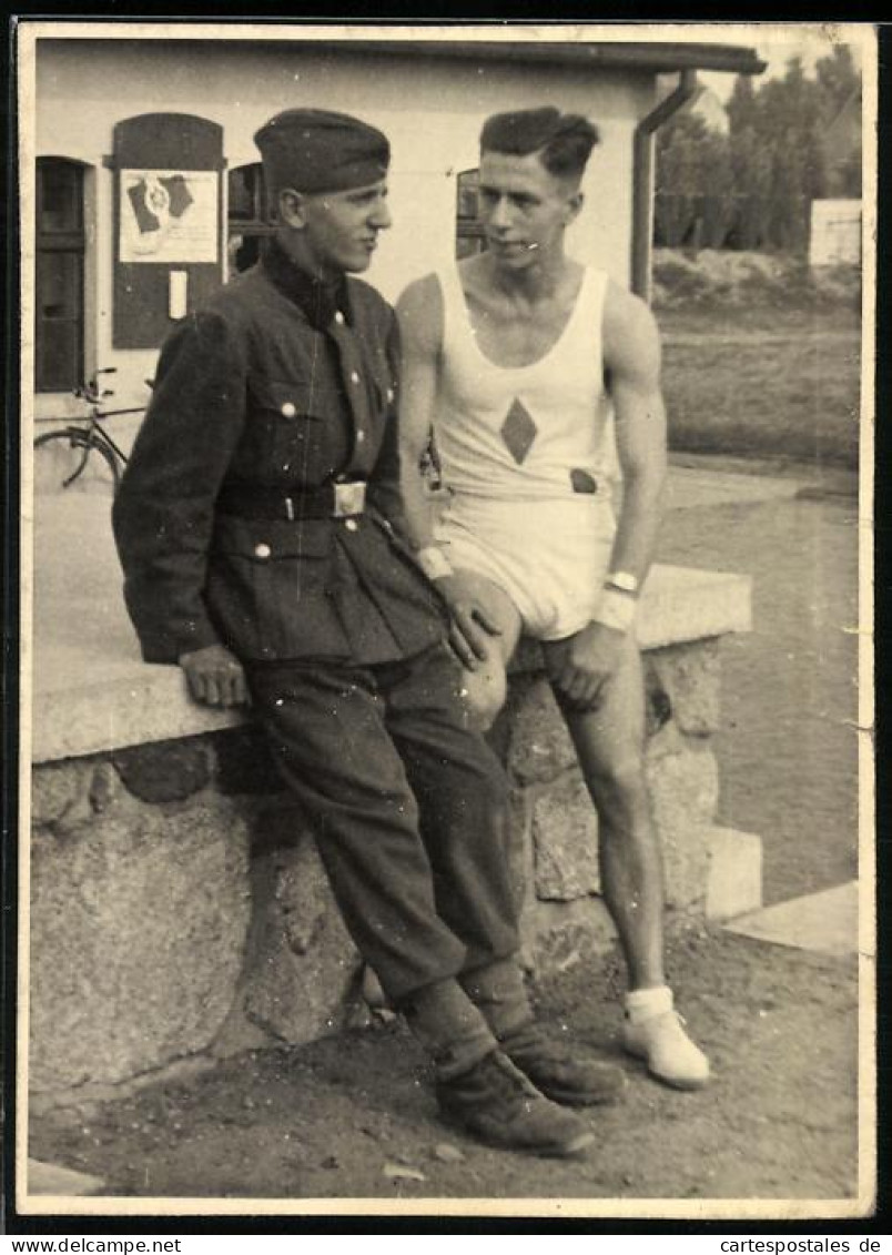 Fotografie Reichswehr, Heeres-Soldat In Uniform Nebst Kamerad In Sport-Uniform  - War, Military