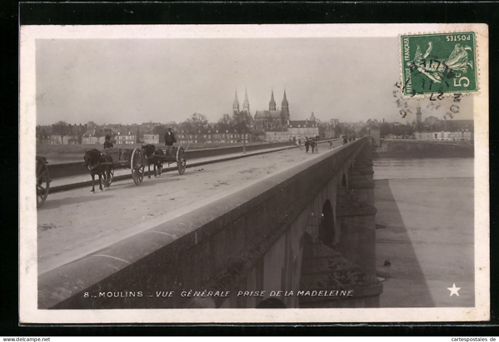 CPA Moulins, Vue Generale, Prise De Madeleine  - Moulins