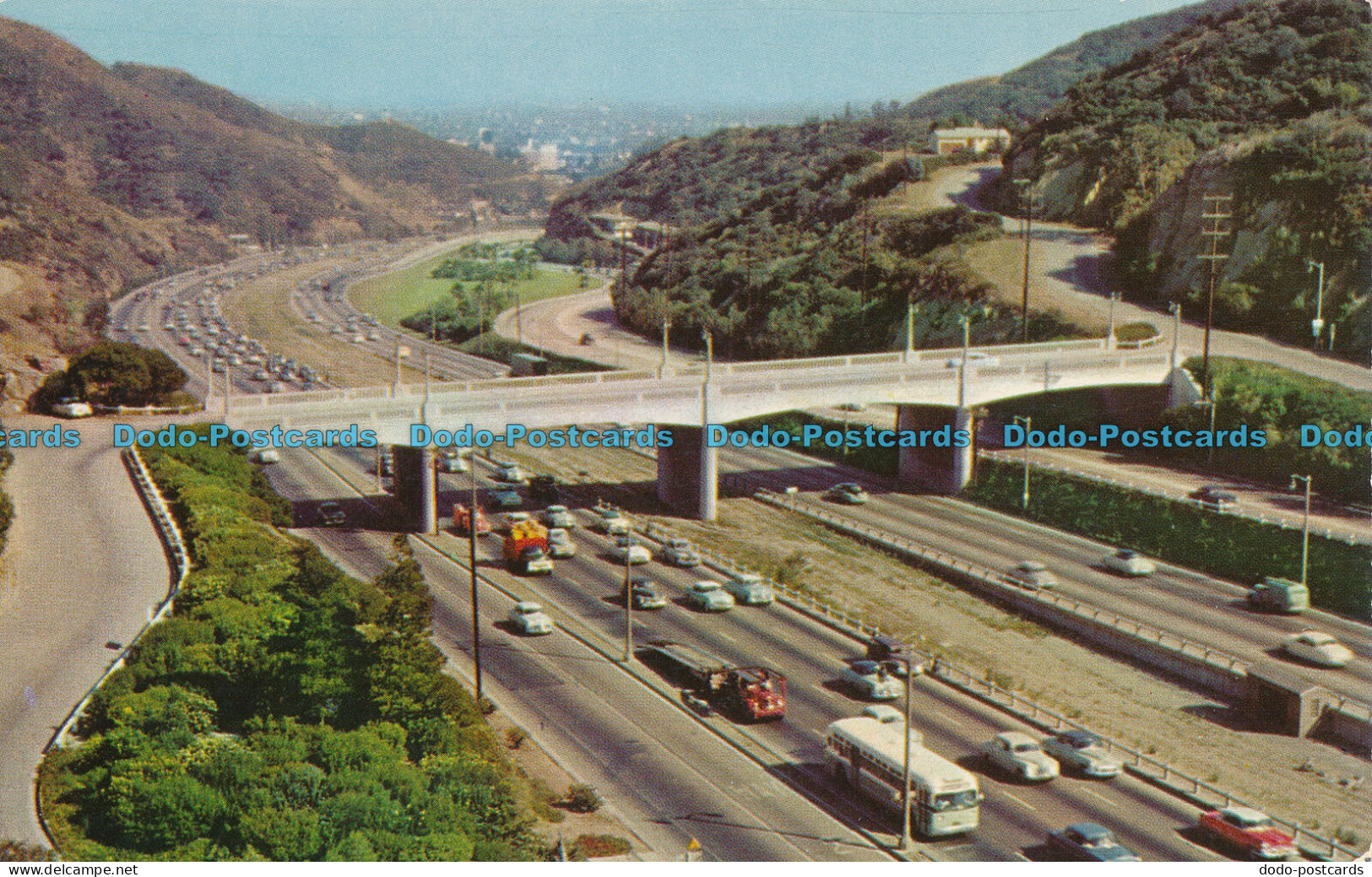 R009458 Cahuenga Pass. Hollywood Freeway. California. Curteichcolor - Monde