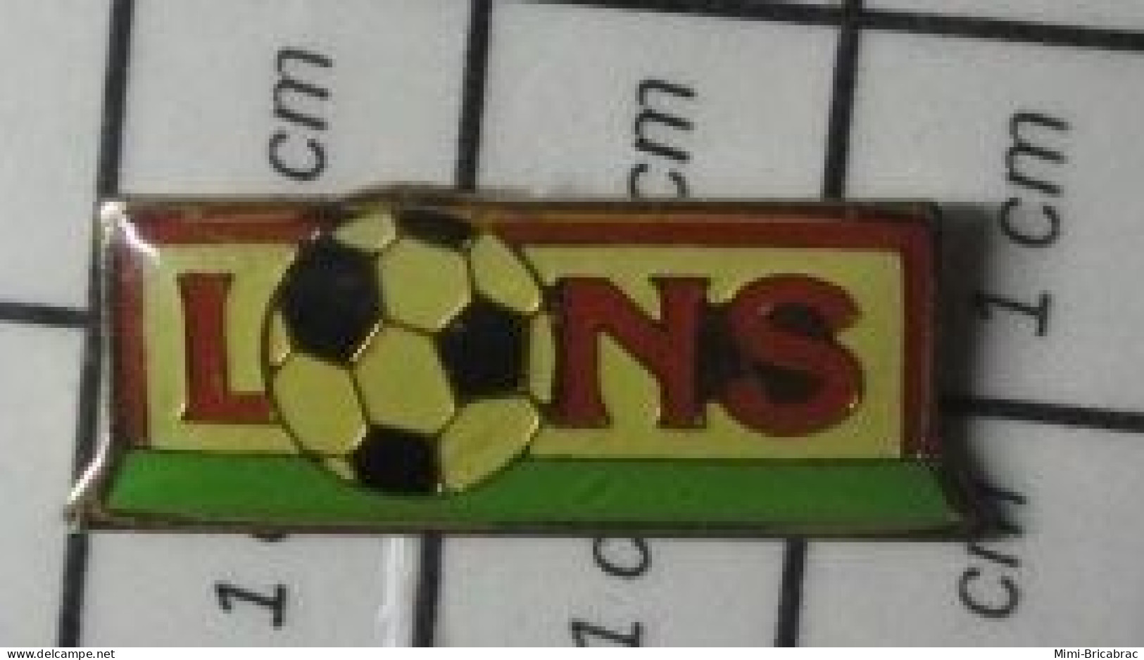 912E Pin's Pins / Beau Et Rare / SPORTS / CLUB FOOTBALL LONS BALLON - Football