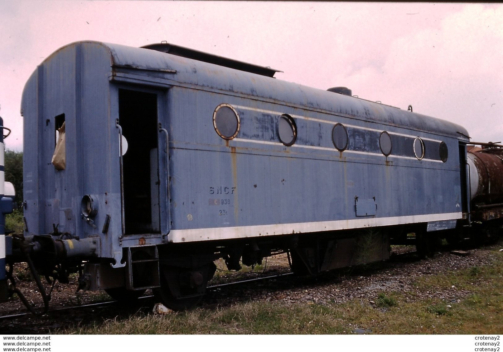 Photo Diapo Diapositive Slide Originale TRAINS Wagon Chaudière SNCF C 936 à NEVERS Le 26/05/1998 VOIR ZOOM - Diapositives