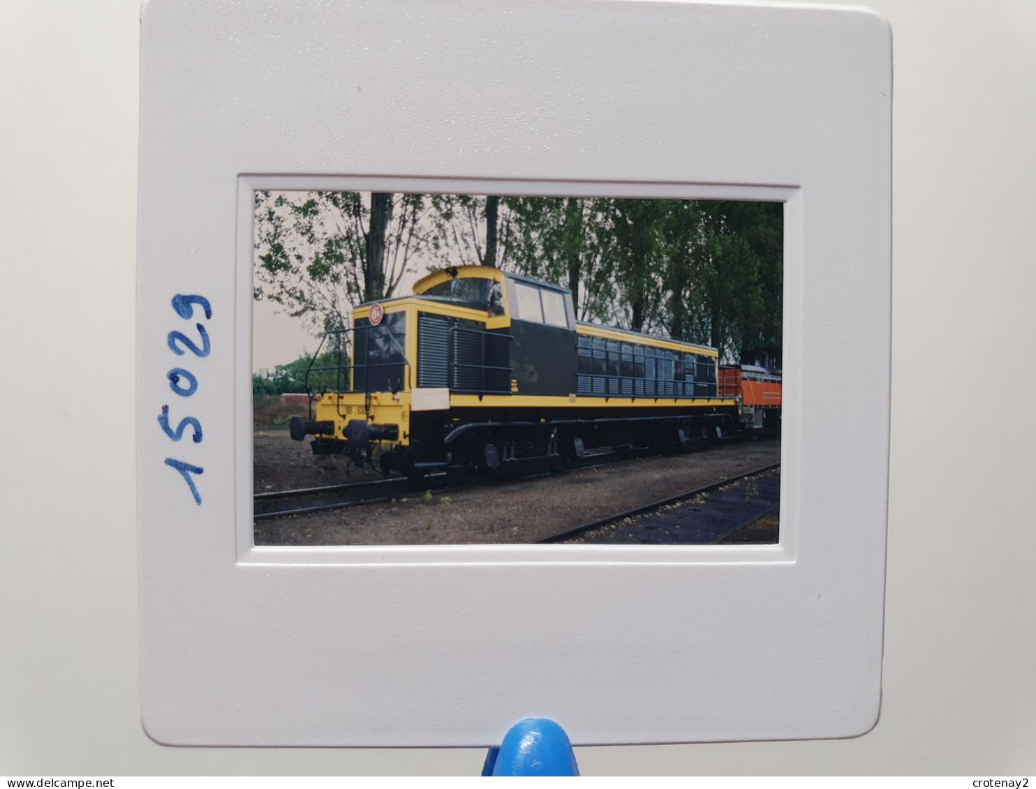 Photo Diapo Diapositive Slide Originale TRAINS Wagon Loco Diesel SNCF BB 63013 à NEVERS Le 26/05/1998 VOIR ZOOM - Dias