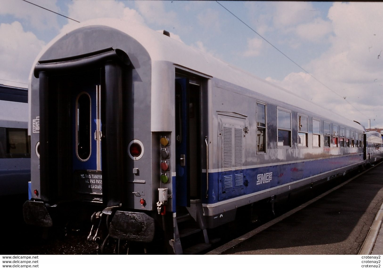 Photo Diapo Diapositive Slide Originale TRAINS Wagon Voiture De Contrôle SNCF 243 Le 12/09/1998 VOIR ZOOM - Diapositives (slides)