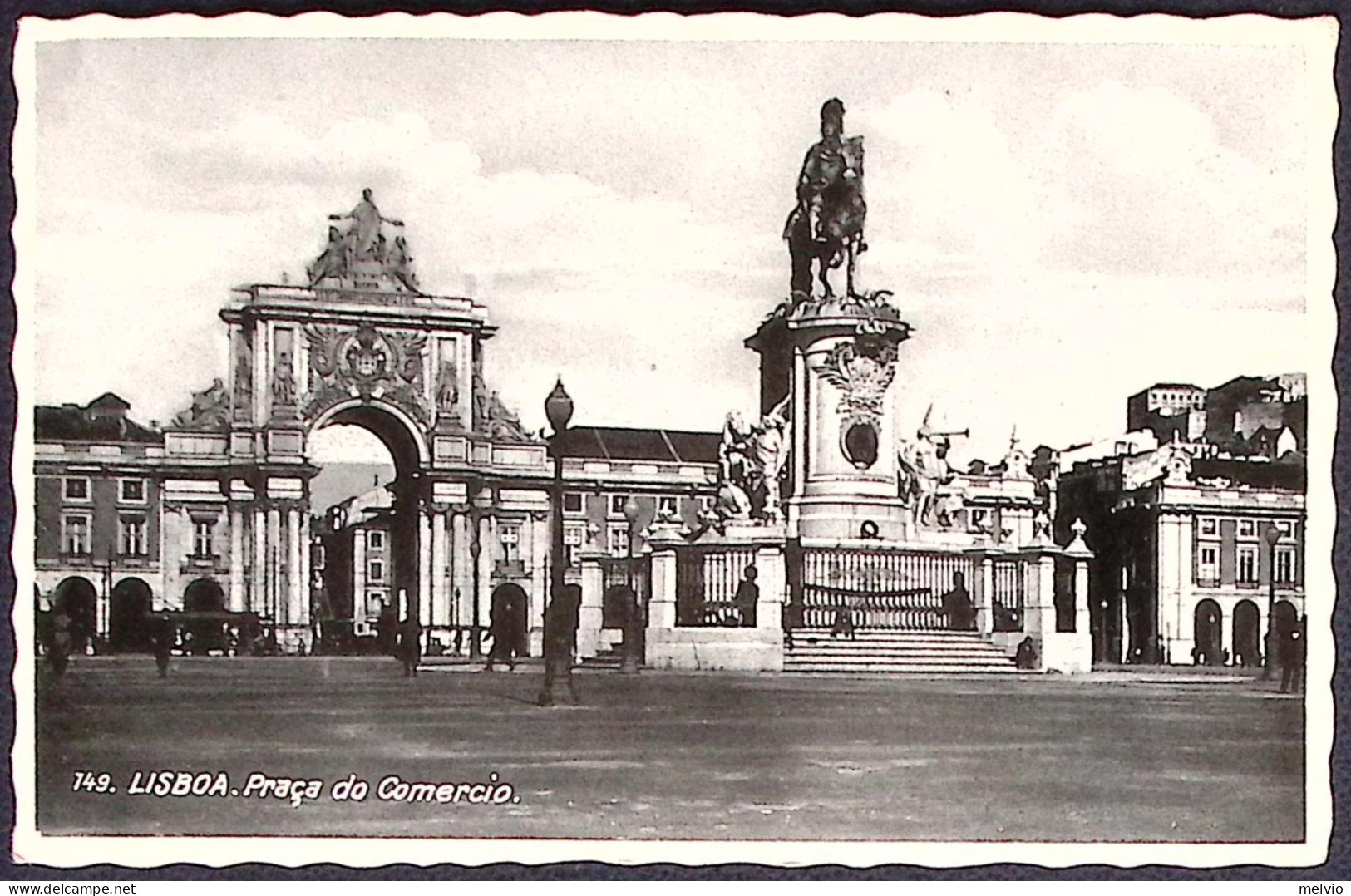 1935-Portogallo Cartolina Di Lisbona Piazza Di Commercio Diretta In Italia - Lisboa
