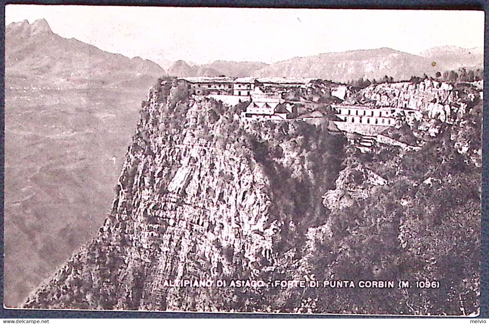 1951-altopiano Di Asiago Forte Di Punta Corbin (con Piega) Affrancata Coppia L.3 - Marcophilie