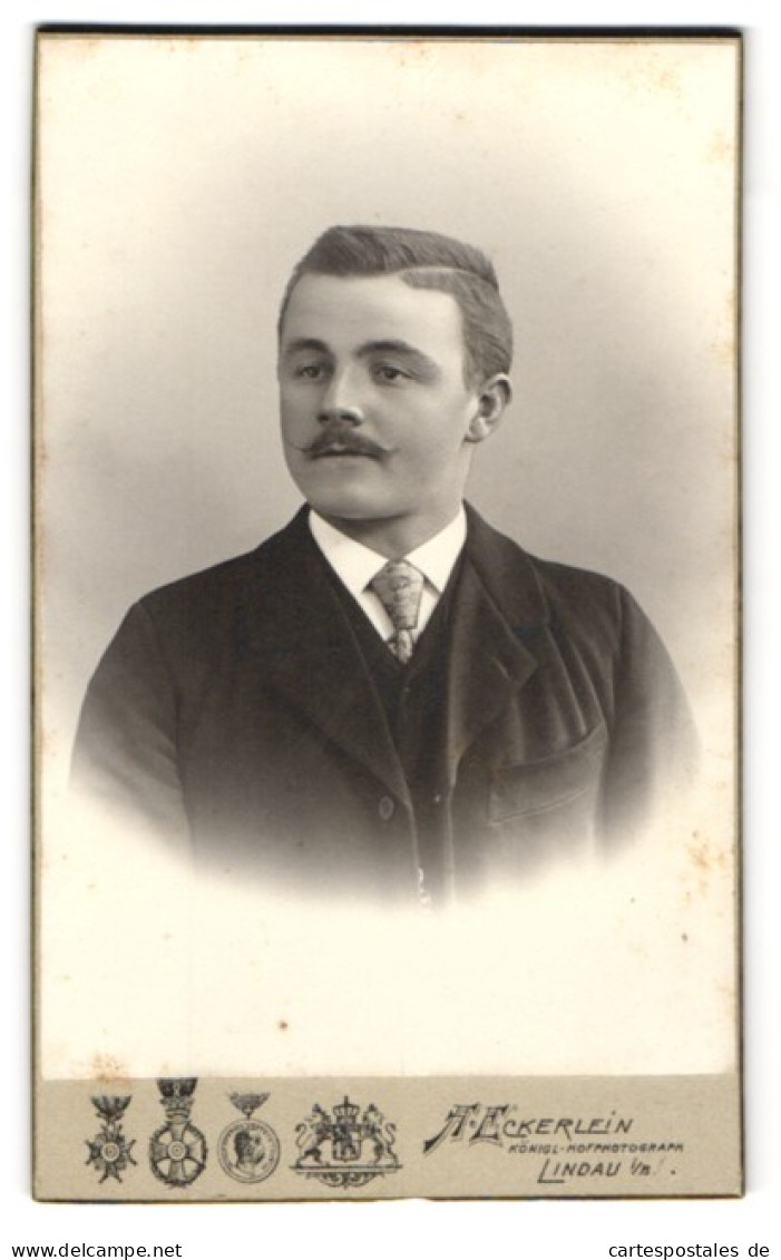Fotografie A. Eckerlein, Lindau I. B., Paradiesplatz, Junger Herr Im Anzug Mit Krawatte  - Personnes Anonymes