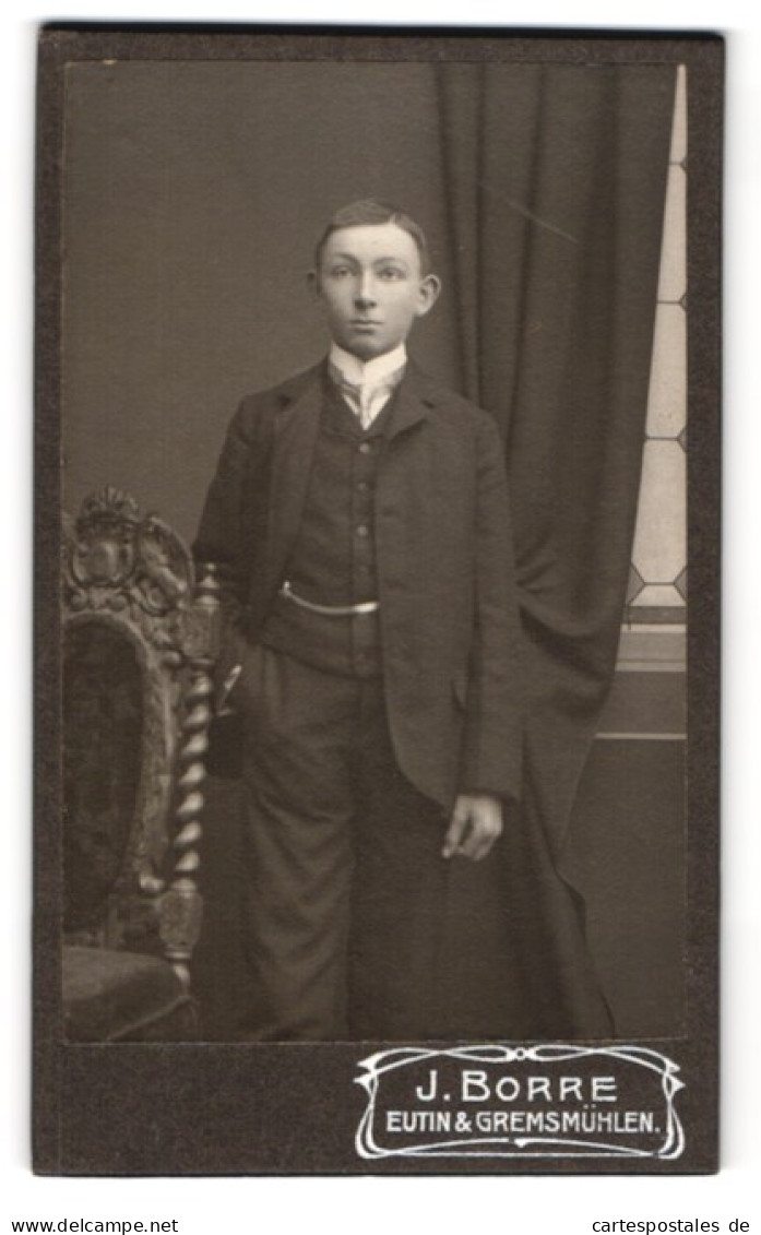 Fotografie J. Borre, Eutin, Peterstr. 12, Junger Herr Im Anzug Mit Krawatte  - Personnes Anonymes