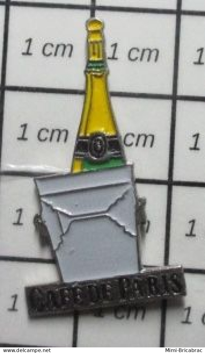 711e Pin's Pins / Beau Et Rare / BOISSONS / CAFE DE PARIS BOUTEILLE DE CHAMPAGNE SEAU A GLACE - Boissons