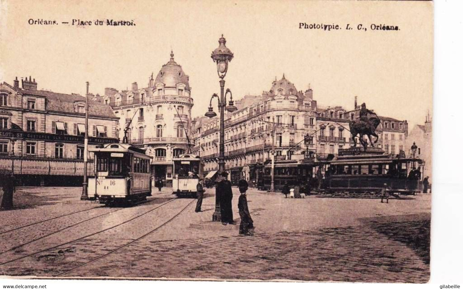 45 - Loiret -  ORLEANS - Place Du Martroi - Tramways - Orleans