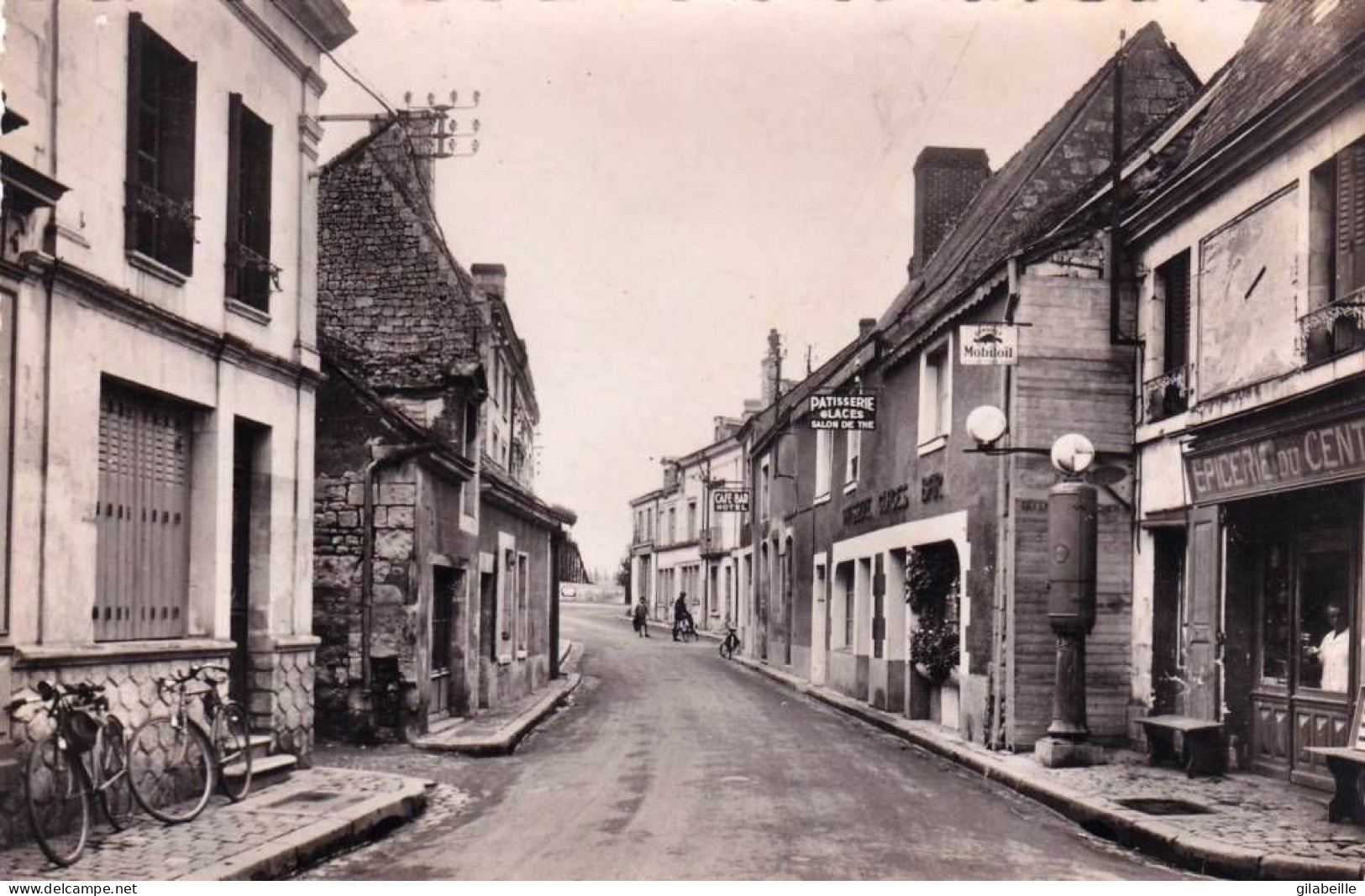 37 - Indre Et Loire -ILE BOUCHARD - Rue De La République - Saint Maurice - Epicerie - Patisserie - L'Île-Bouchard